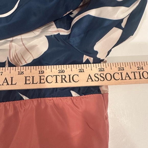 GUESS Women's Navy Pink Floral Bomber Jacket Wind Breaker Hooded  Pockets Sz M - Picture 3 of 10